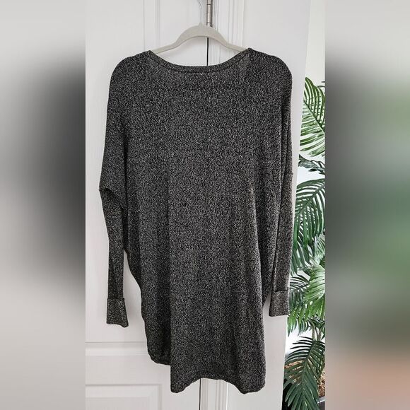 Kaisely Gold Metallic Thread / Black Twist Front Sweater - Picture 4 of 4